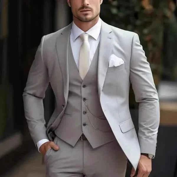 Men's Three-Piece Wedding Suit with Waistcoat and Tailored Fit